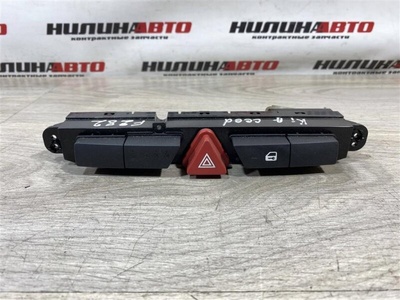 937001H900 Кнопка аварийной сигнализации KIA Ceed 1 2008