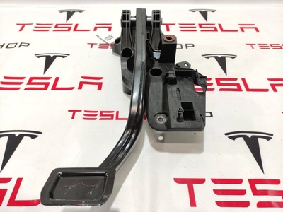 1118869101B Педаль тормоза Tesla Model Y 2021