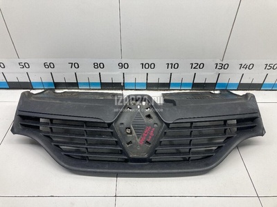 623105727R Решетка радиатора Renault Sandero 2014