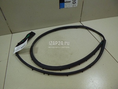 828305506R Уплотнитель двери Renault Arkana 2019