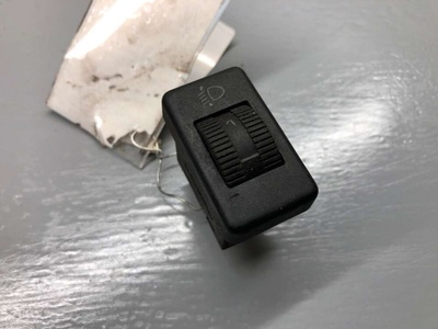 357941333 Кнопка корректора фар Volkswagen Passat B3 1992