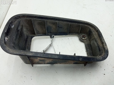 MR379311 Рамка фары противотуманной левой Mitsubishi Lancer (2000-2010) 2004