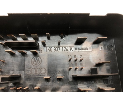 1K0937124K Блок предохранителей Volkswagen Golf 5 2004