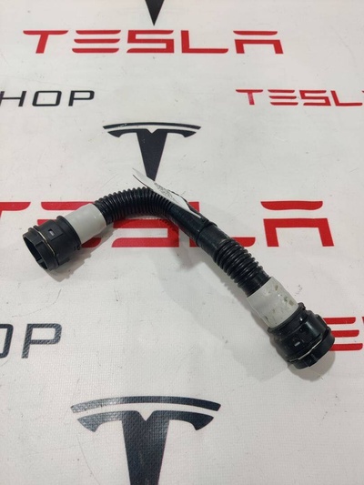 175211903B Патрубок (трубопровод, шланг) Tesla Model S 2-й рест. 2022 1752119-03-B,1585720-00-B,1600870-00-A