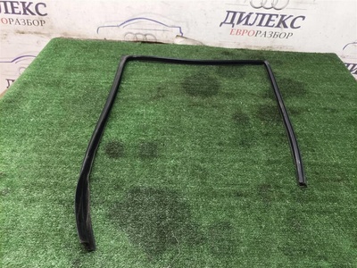 CGE000364 уплотнитель стекла двери Land Rover 2003