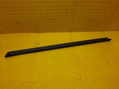 760839480 Уплотнитель опускного стекла Volkswagen Touareg CR7 2019