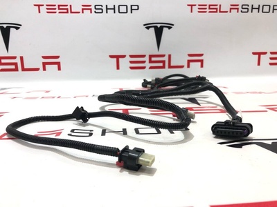 106795900E Проводка бампера переднего Tesla Model 3 2021 1067959-00-E