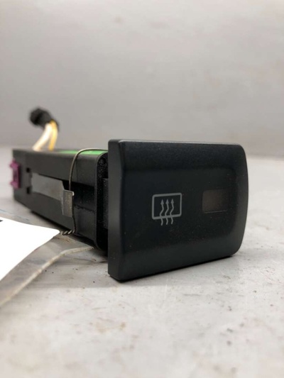 8L0941503A Кнопка подогрева заднего стекла Audi A3 8L 1997