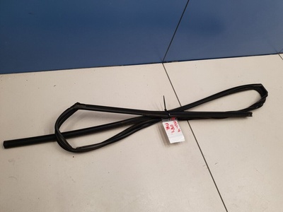 6814142090 Уплотнитель стекла передней правой двери Toyota RAV 4 2005-2013