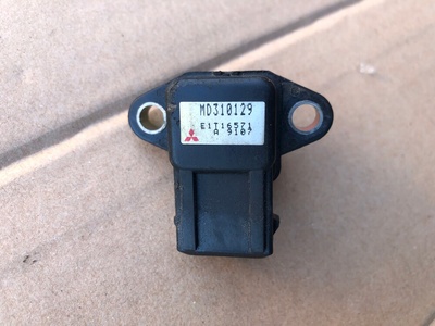 MD310129 датчик гур серво 1.8 gdi carisma