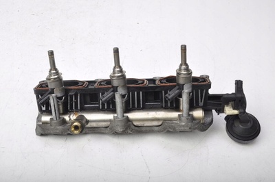 06E133110AF audi s4 b8 3.0 накладка форсунки 06e036g