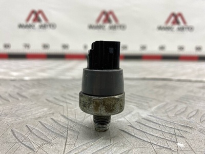 8353028020 Б/У Датчик давления масла (Двигателя) Toyota Corolla AE110 2000 (1995-2000) , <strong>-Б/У Детали сняты с АВТОМОБИЛЯ</strong>