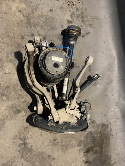 4M0616002P audi q7 q8 4m направляющие правая задняя рычаги