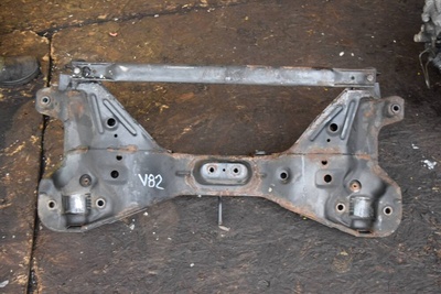 передняя балка (подрамник) Volvo V40 2002
