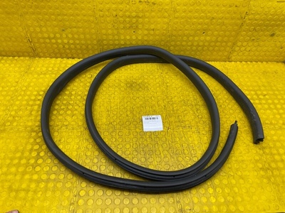 8283000Q0B Уплотнитель двери Nissan Terrano D10 2022