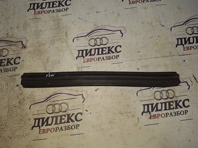 8K0121331H уплотнитель Audi A4 (B8) 2007-2015 2008