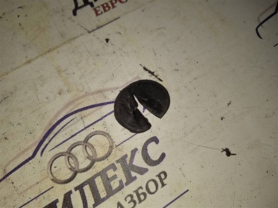 8D0955754 уплотнитель Audi A4 (B8) 2007-2015 2008