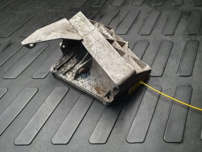077260885N Кронштейн гидроусилителя Audi A8 D3/4E 2009