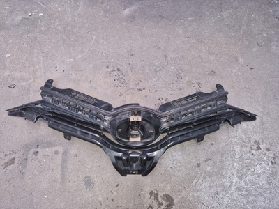 5311402380 auris ii рестайлинг - решетка радиатора бампера
