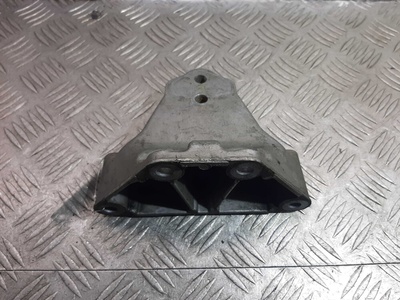 7L0399649E Кронштейн КПП Audi Q7 (4LB) рестайлинг 2009 - 2015 2011 ,