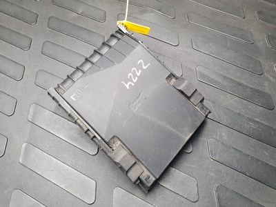 1K0937132F крышка блока предохранителей переднего Audi A3 8P/8PA 2010 ,1K0937132G
