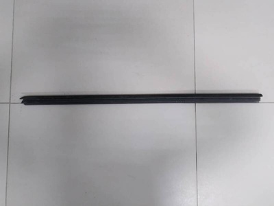 5JA837479B Уплотнитель стекла двери Skoda Skoda Rapid 2012-2020