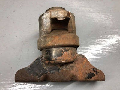 EC0139060C Подушка крепления двигателя Mazda Tribute 1 2005 EC01-39-060C