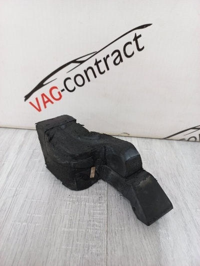 3AA823730A Уплотнитель капота Volkswagen Passat B7 2012