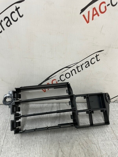 4L0971845A Крепление блока предохранителей Audi Q7 2007