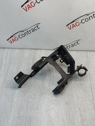 7L6614143B Кронштейн вакуумного насоса Audi Q7 2007