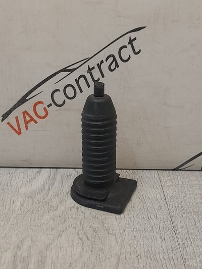 8E0803899C Болт крепления запасного колеса Audi A4 B7 2007