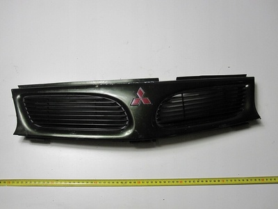 CARISMAMB944763 решетка радиатора переднее mitsubishi carisma 96r