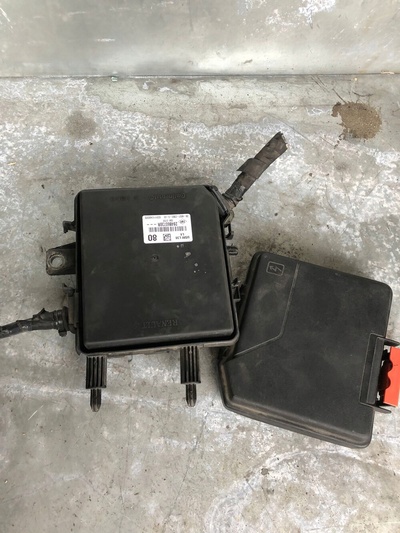 284B60738R skrzynka usm latitude 3.0 dci