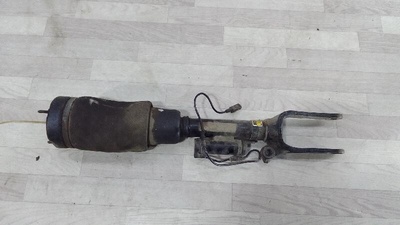 A2513203113 Стойка задняя правая Mercedes-BenzR251 / W251 / V251 MERCEDES-BENZ R-CLASS W251, V251 08/2005 - 10/2017 2006