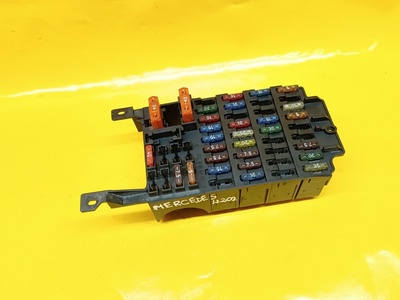 2085450040 блок предохранителей merc.w202 1 , 8b