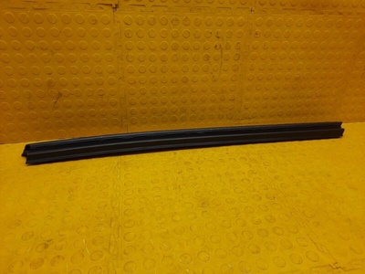823307765R Уплотнитель опускного стекла Renault Arkana JC 2020