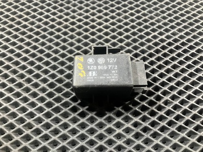 1Z0959772 Блок управления подогревом сидения Volkswagen Jetta 5 2008 ,1K0959772,5K0959772,B,C,A