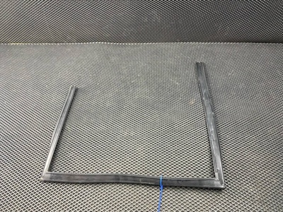 C2Z11231 уплотнитель стекла двери задний левый Jaguar XF X250 2011 ,C2Z2830,8X23F25767AF,8X23F25767AE