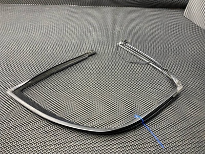 C2Z2825 уплотнитель стекла двери передний левый Jaguar XF X250 2011 ,8X23F21597AD
