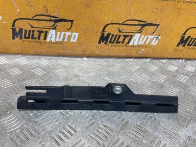 HY32255A62AF Кронштейн двери Задн. Land Rover Discovery 5 2020