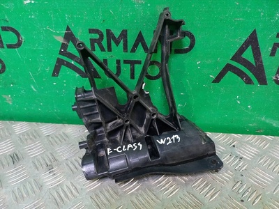 A2136206500 Кронштейн крыла Mercedes E-Class W213, S213, C238 2016-нв