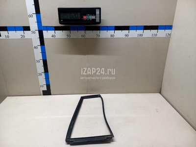 6818848040 Уплотнитель форточки правой Toyota Highlander II (2007 - 2013)
