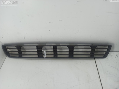 8D0807683 Решетка (заглушка) в бампер Перед. Audi A4 B5 (1994-2001) 1997