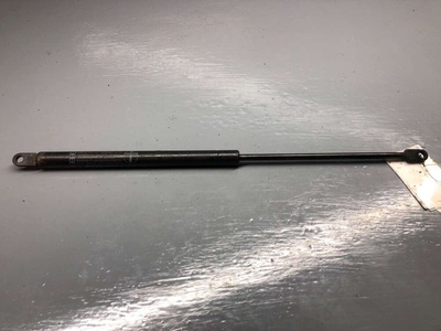 443823359B Амортизатор капота Audi v8 1994