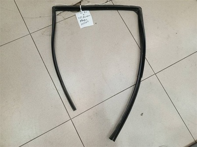 30762959 Уплотнитель стекла двери задней правой Volvo XC90 2002-2014 2003