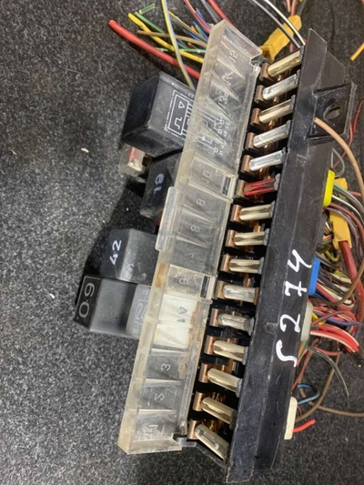 811941813A Блок предохранителей Volkswagen LT 1 1992 ,171941821B,171941821C