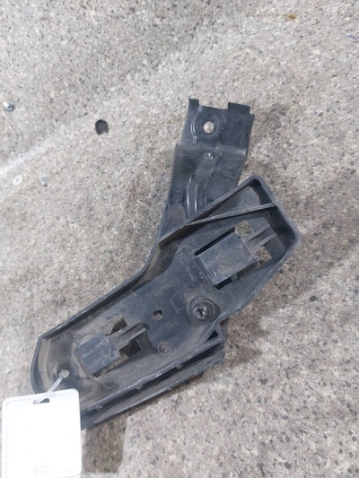 3B0807183E Кронштейн крепления бампера L , ПЕРЕДНЕЕ , С КРЫЛА. Volkswagen Passat B5 2003