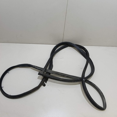 6786212870 Уплотнитель двери Toyota Corolla E12 (2001 - 2007)