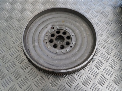 A2700301500 колесо двухмассовый w156 w176 w117 1.6b двигатель 270910