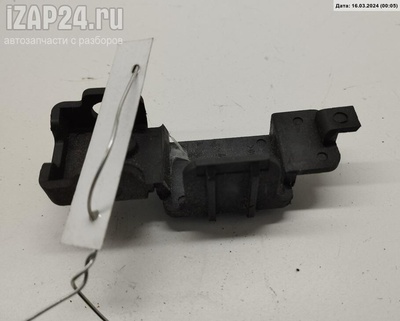 8D0260427 Кронштейн радиатора Audi A6 C5 (1997-2005) 2000